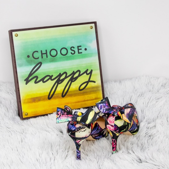 Neiman Marcus Verity Blackbright Pumps - Picture 2 of 3